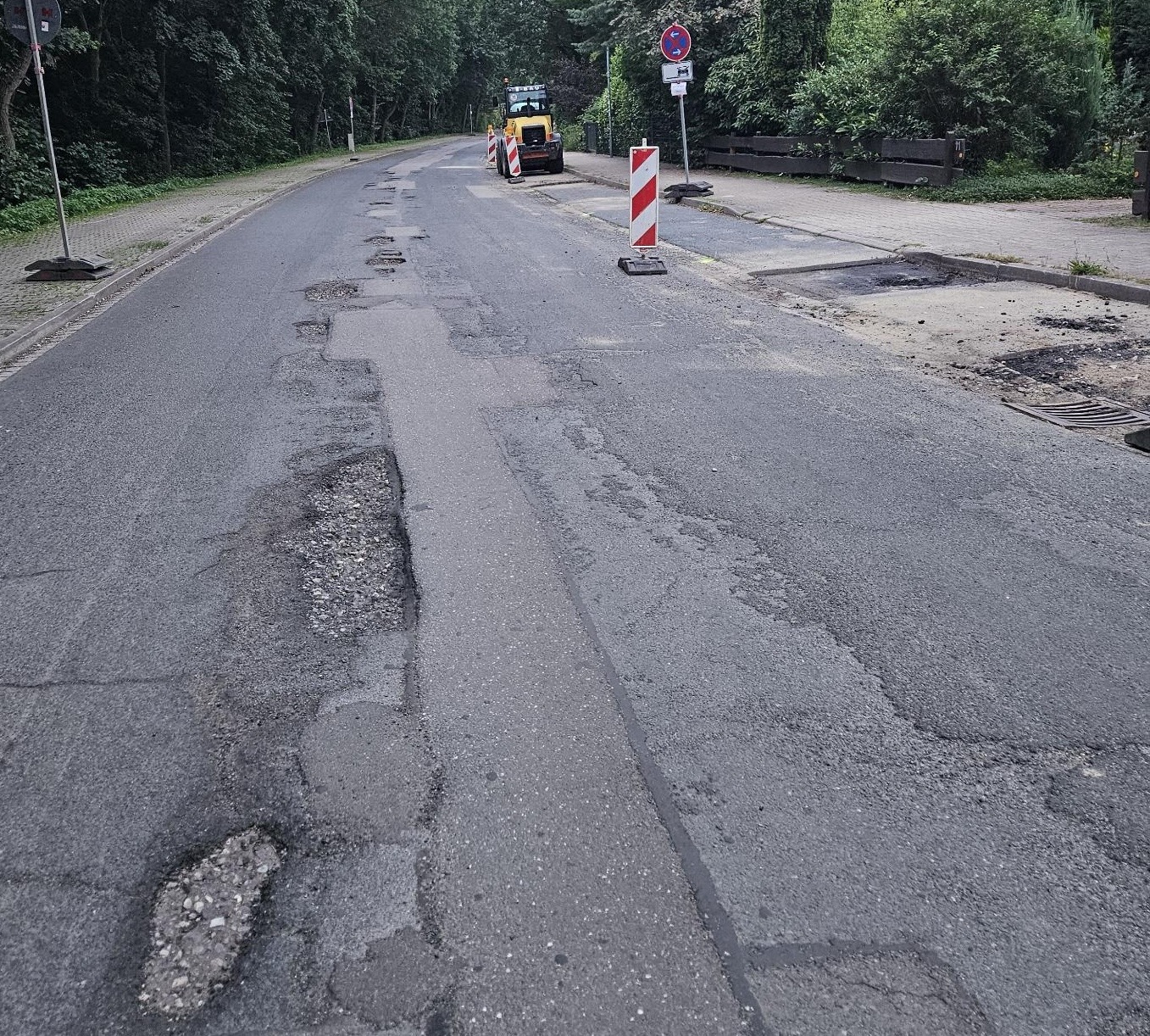 Straße mit Schlaglöcher